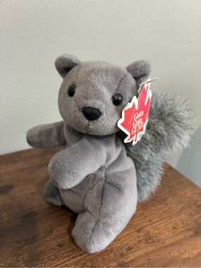 Vintage 1986 Gund "Nuttsy" Squirrel Plush Stuffed Animal Style 4315